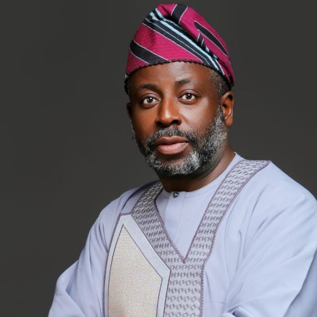 Portrait of Dr Olusola Teniola